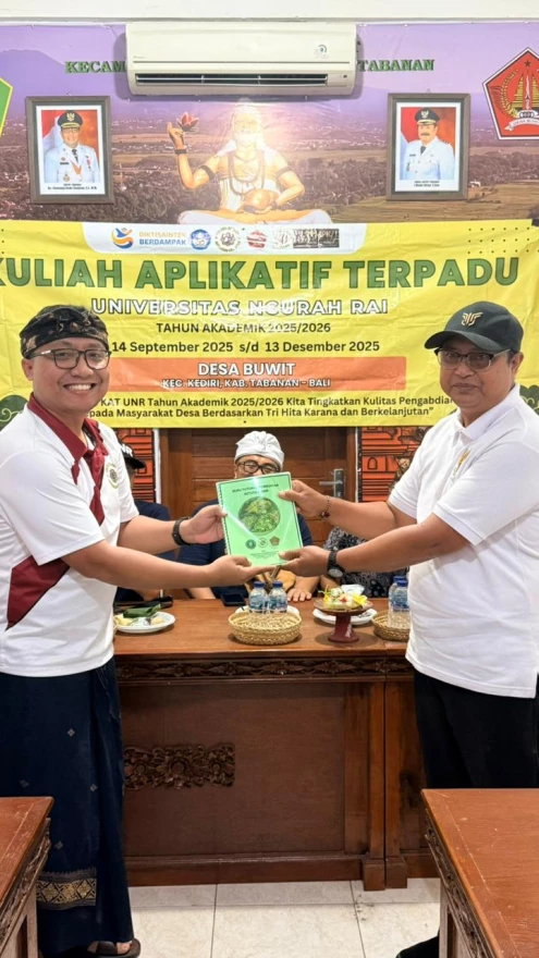 Jalin Keakraban dengan Masyarakat, Mahasiswa KAT Universitas Ngurah Rai Pamit dari Desa Buwit